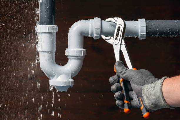 Professional Leak Detection technician working in Grandview, TX